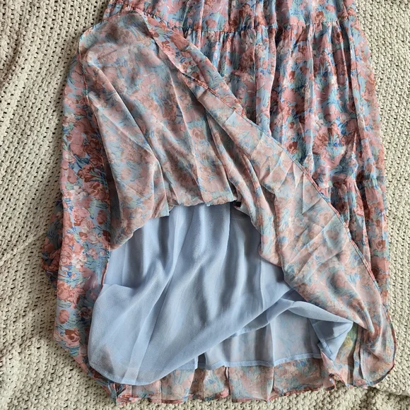 En Saison | Small | Adelina Smocked Floral Tiered Midi Dress - Picture 10 of 14